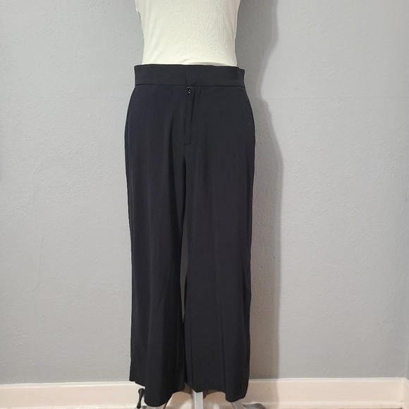 Athleta Pants - Athleta Tribeca Crop Pants‎ Black size 6